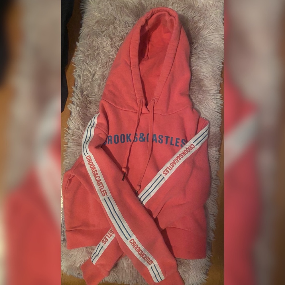 CROOKS & CASTLES cropped hoodie